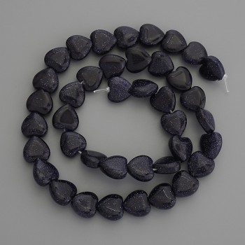 Korálky syntetického kamene Aventurín modrý písek ve tvaru srdce, průměr 10x10 mm ± na šňůrce, délka 39 cm+