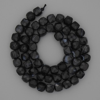 Korálky z achátu, broušené kubické 7×7 mm ±, na niti, délka 39 cm+