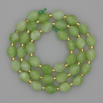 Korálky z přírodního kamene chryzolit, olivín, fasetované zrno, průměr 8×6 mm ±, rokajl 3 mm ±, délka 37 cm