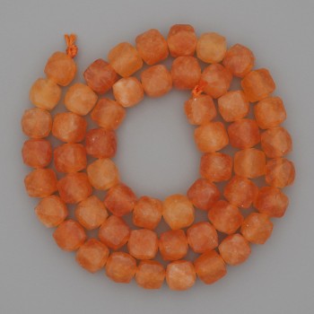 Korálky z nefritu Mashan, facetované kostky 7×7 mm, délka 37 cm