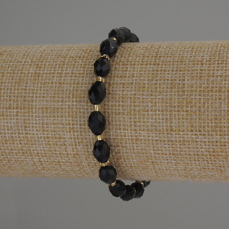 Náramek z dymového topazu, brusované zrno, průměr 8×6 mm ±, s rokajlem 3 mm ±, délka 18 cm, elastická guma
