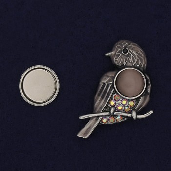 Magnetická brož Ptáček s emailem, kočičím okem a krystaly, stříbrný kov, 34×28 mm+