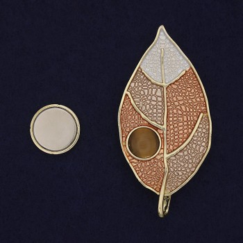 Brož na magnet béžové barvy Kočičí oko zlatavého kovu 65×31 mm+