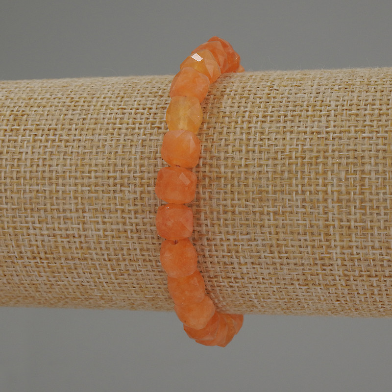 Náramek z nefritu Mashan, broušený kubík, průměr 7×7 mm, délka 18 cm, elastický