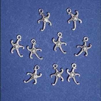 Přívěsek z kovových komponentů – Mořská hvězda 12×19 mm ± balení 20 g ± 22 ks