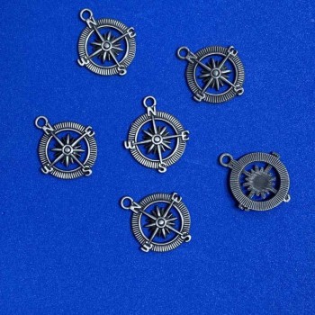 Přívěšek s kormidlem, průměr 25×28 mm, balení 23 ks, 20 g, šedá barva