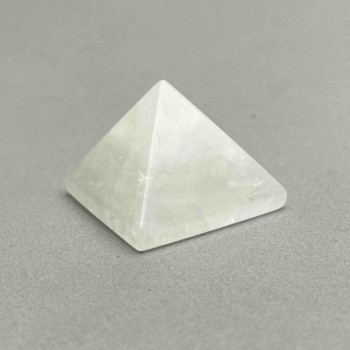 Pyramida suvenýr z přírodního kamene – horský křišťál 30×30×25 mm+