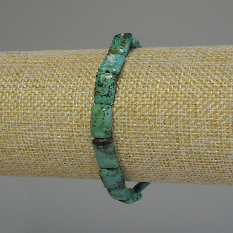 Náramek z afrického tyrkysu, obdélníkové korálky 11×7 mm, délka 18 cm, na elastické šňůrce