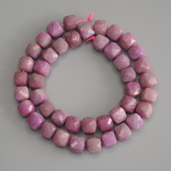 Korálky fosfosideritu broušené kubické na niti, průměr 9×9 mm, délka 37 cm ±