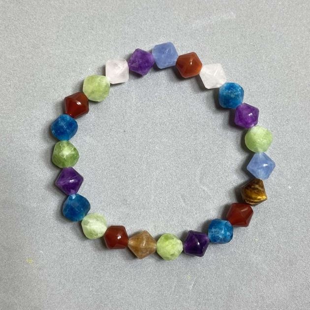 Náramek mix broušených rhombíků 8×8 mm ±, délka 18 cm (elastický)