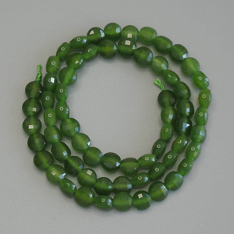 Korálky z chrysoprastu – mincové, broušené, průměr 6 mm, délka 39 cm na niti