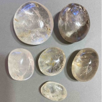 Sleva (za 100 g) suvenýrový kámen – horský křišťál, mix velikostí, cena za 100 g (praskliny, štěpinky, oděrky)