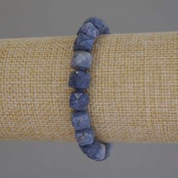 Náramek z fosilního korálu, broušené kubíky o průměru 8 mm, délka 18 cm, pružný