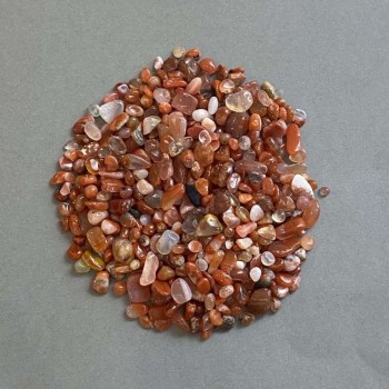 Přírodní karneol, drť bez otvoru 4–8×4–7 mm ± (na 100 g ±)