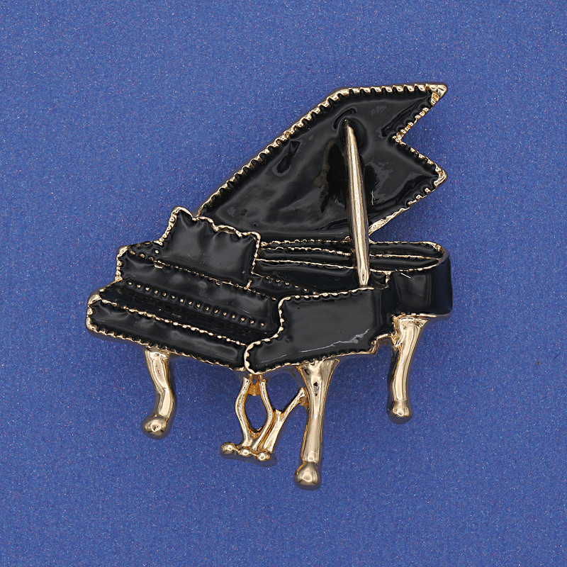 Brož Pianano s černým emailem a zlatistým kovem 36×30 mm+