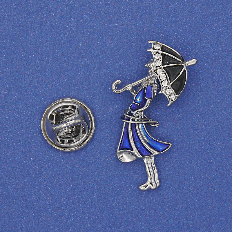 Brož Dívka se deštníkem, bílé štrasové kamínky, modrý smalt, zlatý kov 32×16 mm+