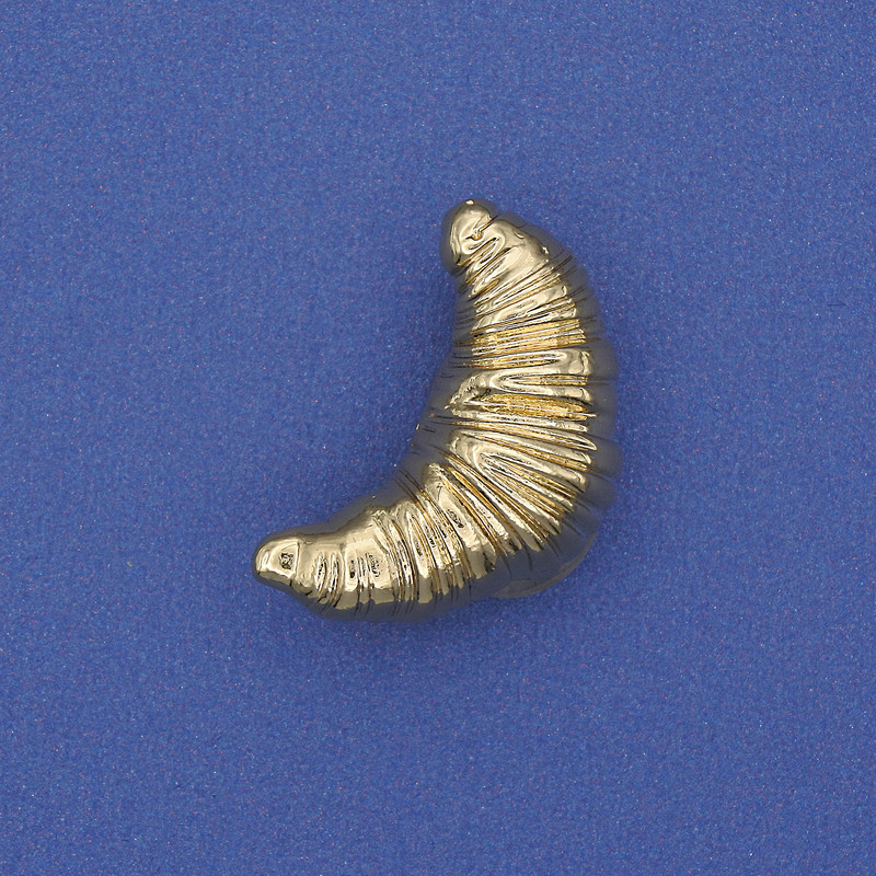Brožka Croissant zlatistého kovu 24×13 mm+