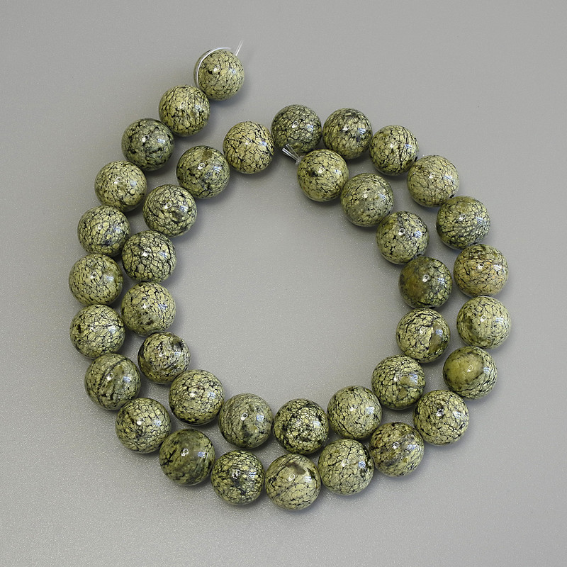 Korálky serpentinitu, hladké kuličky 10 mm, délka 39 cm, na šňůrce