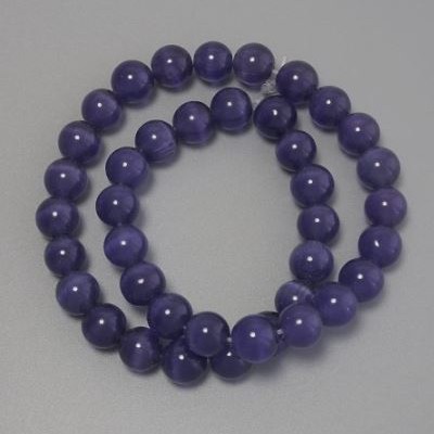 Korálky Kočičí oko fialové, syntetický kámen, hladká koule, průměr 8 mm, navlečené na šňůrce, délka cca 36 cm