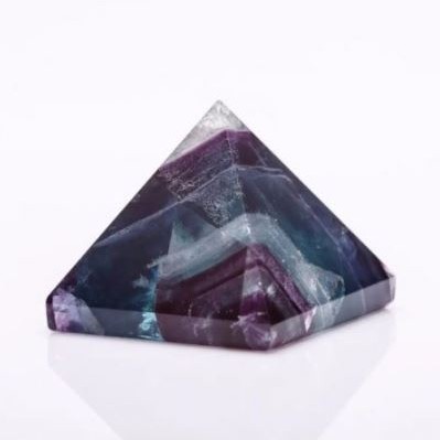 Pyramida – suvenýr z přírodního kamene fluorit, výška 35 mm ±, šířka 40×40 mm ±