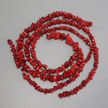 Korálky z červeného korálu, broušené, průměr 4–14×3–6 mm, na niti, délka 40 cm ±, mix velikostí