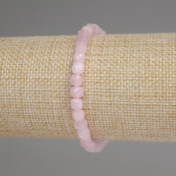 Náramek z růžového křemene, brusované kubíky, průměr 5 mm, délka 18 cm, elastický