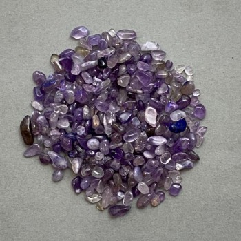 Přírodní ametystová drť bez otvoru 2–7×2–4 mm ± (na 100 g ±)