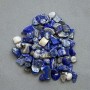Přírodní kámen sodalit – drť bez otvoru 7–14×5–7 mm ± (za 100 g ±)