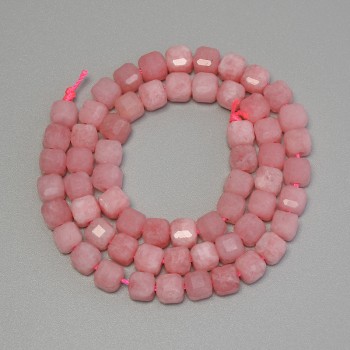 Korálky z turmalínu, broušené kubíky, průměr 5×5 mm, délka 32 cm na niti