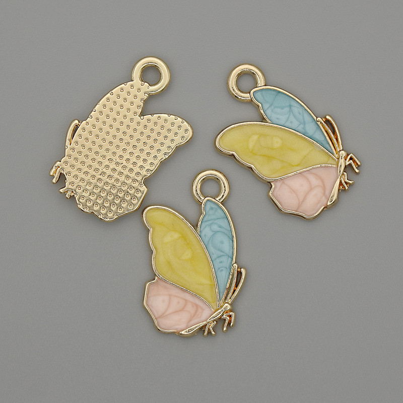Přívěšek Motýl, barevná smaltovaná povrchová úprava zlatistého kovu, průměr 22×13 mm, bal. 3 ks