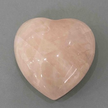 Suvenýr kámen Srdce z růžového křemene, rozměry 60–85 × 60–85 × 30–45 mm ± různých velikostí, hmotnost od 150 g (Cena za 100 g)