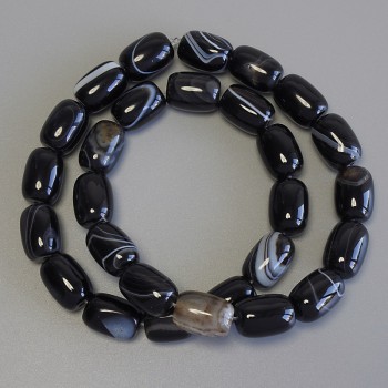 Achátové barilové korálky, průměr 14×10 mm ±, na niti, délka 38 cm+