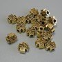 Korálka-vložka ve tvaru kříže, zlatá barva kovu, průměr 9×9×4,5 mm, otvor 2,8 mm, balení 20 g (~18 ks)