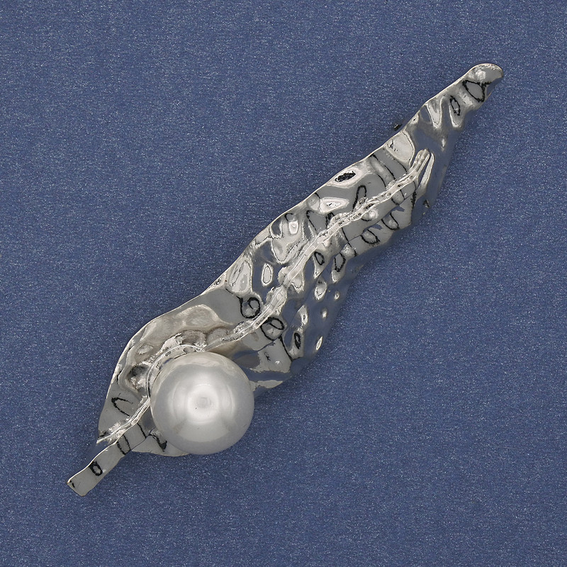 Brož Akcent s perlou stříbrný kov 70×18 mm+