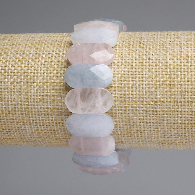 Náramek z růžového křemene a akvamarínu, broušené zaoblené články, rozměr cca 20×10 mm, délka 18 cm, na elastické šňůrce