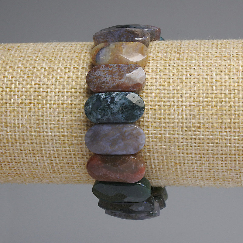 Náramek z facettovaného jaspisu, zaoblené články, průměr 20×10 mm (+/−), délka 18 cm (+/−), elastický