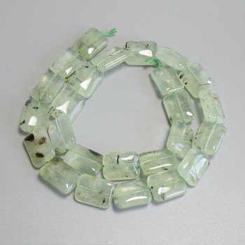 Korálky z prenitu obdélníkové, rozměry 16×12 mm ± na niti, délka cca 40 cm+