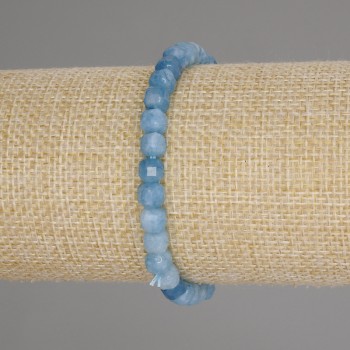 Náramek z brusovaného akvamarínu, kostka 5×5 mm, délka 18 cm, elastický