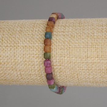 Náramek z broušeného turmalínu, kubický tvar, průměr 5×5 mm, délka 18 cm, elastický