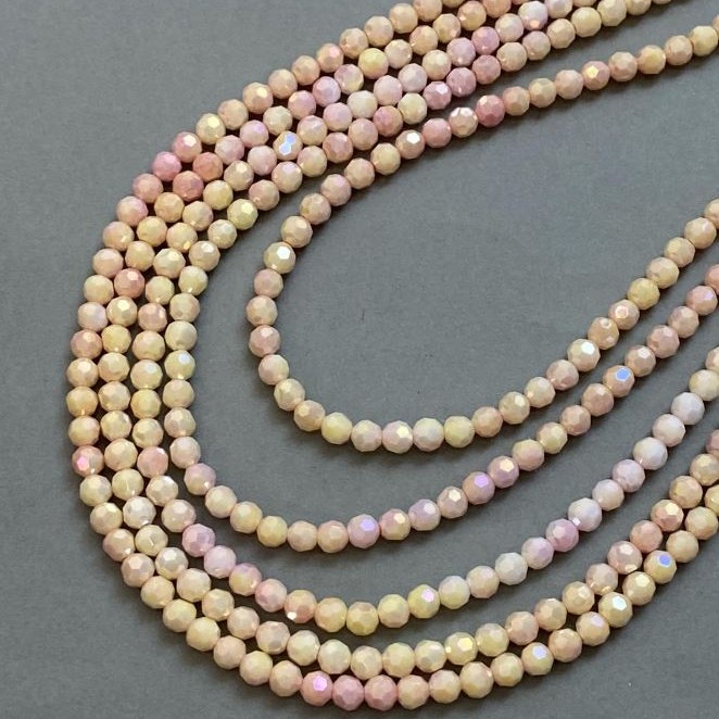 Korálky z Českého křišťálu multicolor s nástřikem benzínu na niti, brusované kuličky, průměr 6 mm +/- délka 38 cm +/-