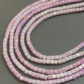 Korálky z Českého křišťálu, růžový multicolor s benzínovým nástřikem, na niti, kubický korálek, průměr 4×4 mm, délka 38 cm