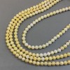 Žluté brusované korálky z českého křišťálu na niti, průměr 8 mm, délka 38 cm