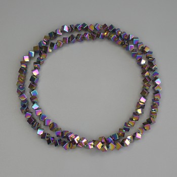 Duhově zbarvené hematitové kubické korálky 3×3 mm, s boční dírkou pro vlasec, délka 38 cm+