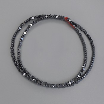 Hematitové brusované korálky trojúhelníkové rondely 3×2 mm +/- na vlascu, délka 40 cm+