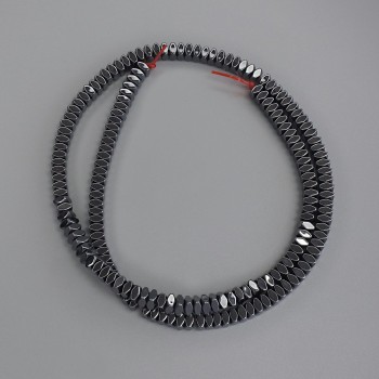 Hematitové korálky broušené čtvercové rondely 4×2 mm ± na niti, délka 40 cm