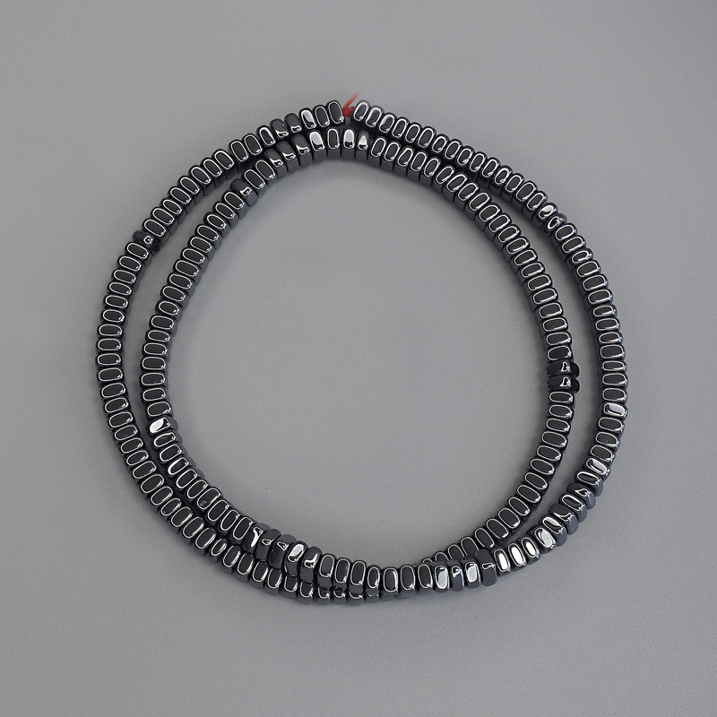 Korálky hematitu čtvercový rondel 4×2 mm, na niti, délka cca 40 cm