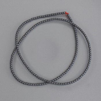 Hematitové kuličky 2 mm na niti, délka přibližně 40 cm