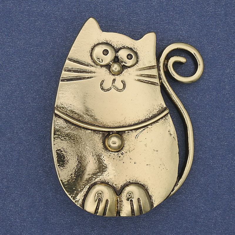 Brož s přívěškem Kočka ze zlatistého kovu, 45×33 mm