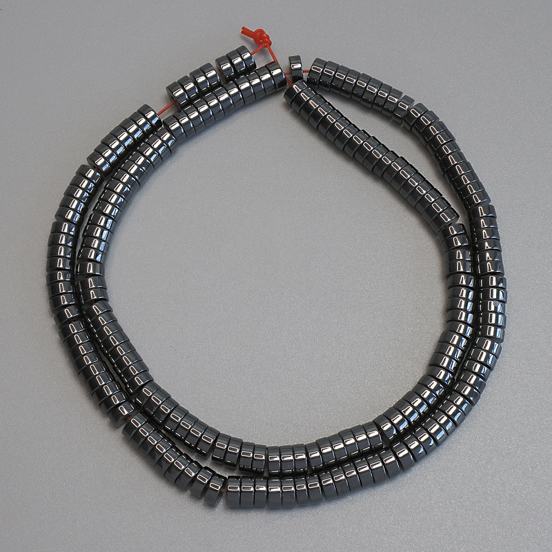 Korálky hematitu rondel 5×2 mm +- na niti, délka cca 40 cm