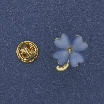Brož čtyřlístek se světle modrým kočičím okem, 20×17 mm ± zlatavý kov